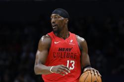 爱游戏官方-包含雄鹿B队爆冷南韩男篮，阿德巴约惊艳世界的词条