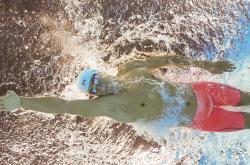 爱游戏官方-金玟哉制胜头球破伊朗铁壁，切尔西式战术掀翻亚洲巨人