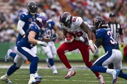 爱游戏体育-德甲争冠战之夜，拉梅洛带队取胜，书写传奇新篇章