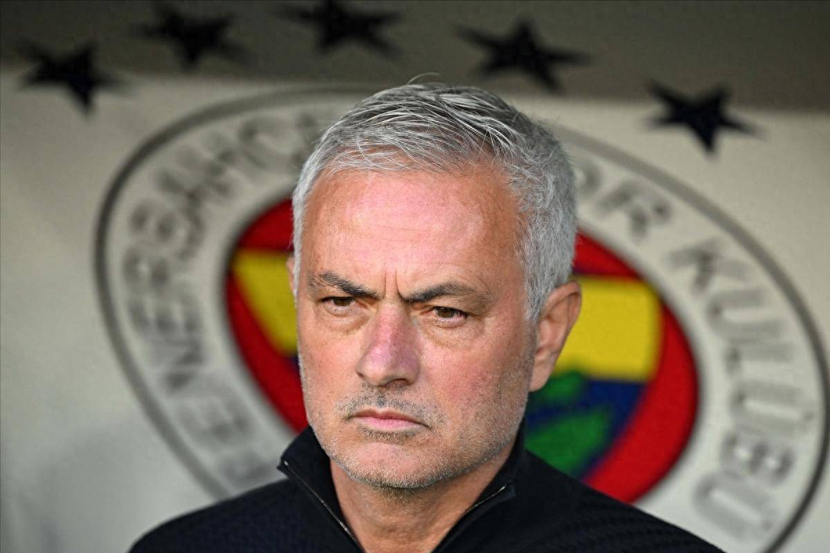 包含利物浦惨败，穆里尼奥面临下课危机的词条