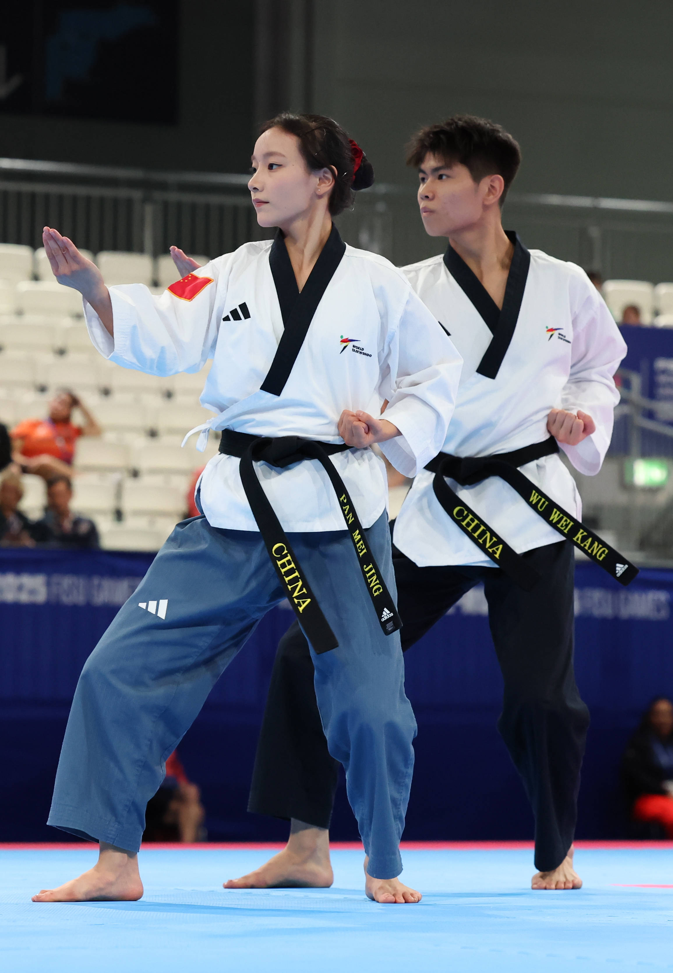 包含跆拳道赛场上的巅峰对决，势均力敌的词条