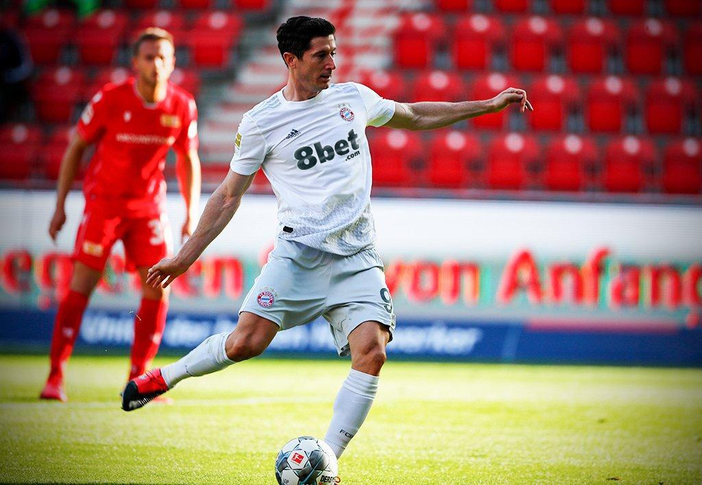 奥格斯堡重振雄风,击败柏林赫塔 奥格斯堡重振雄风,击败柏林赫塔