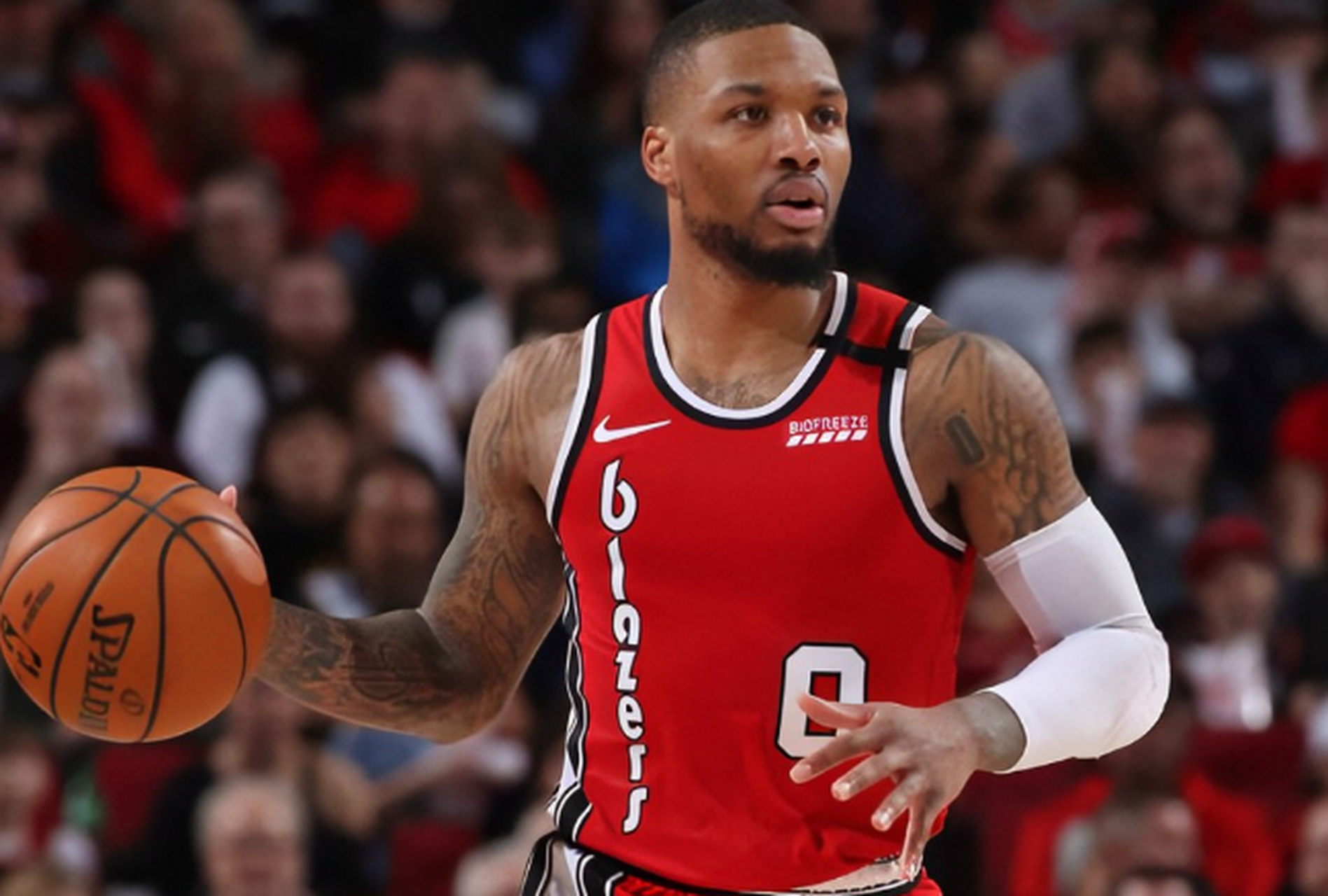 开拓者队球星达米安-利拉德获得西部球队最佳球员的简单介绍 开拓者队球星达米安-利拉德获得西部球队最佳球员的简单介绍