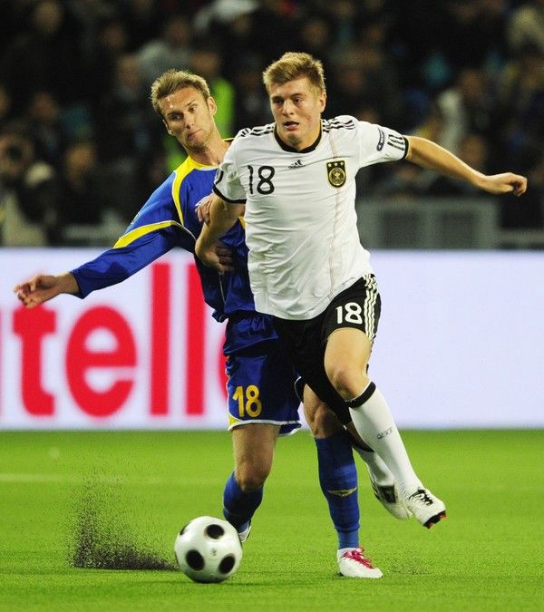 在欧洲杯预选赛中球员们展现出色的表现