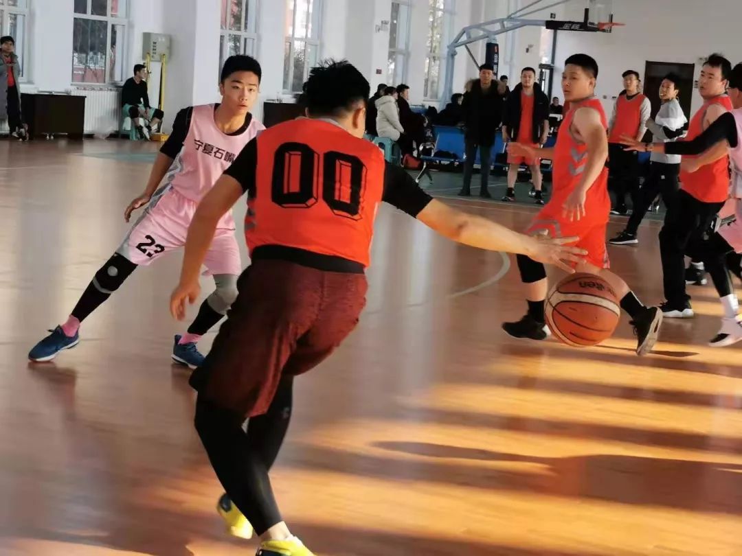 湖南男篮精彩发挥，斗志昂扬的简单介绍