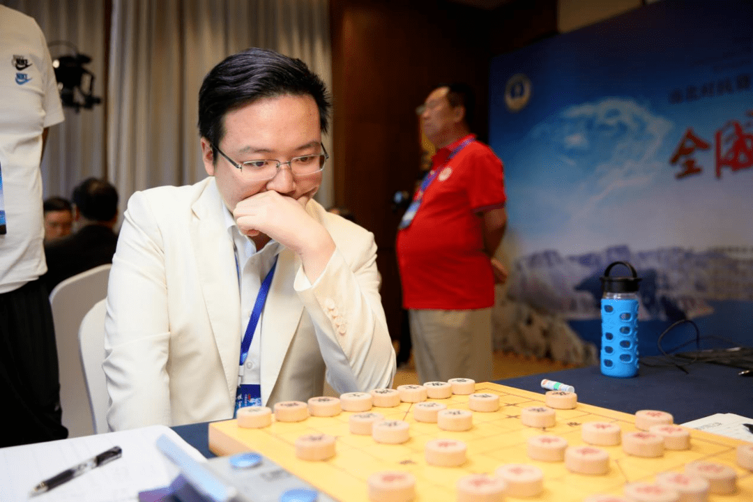 包含南北队在激烈对抗中一决胜负的词条