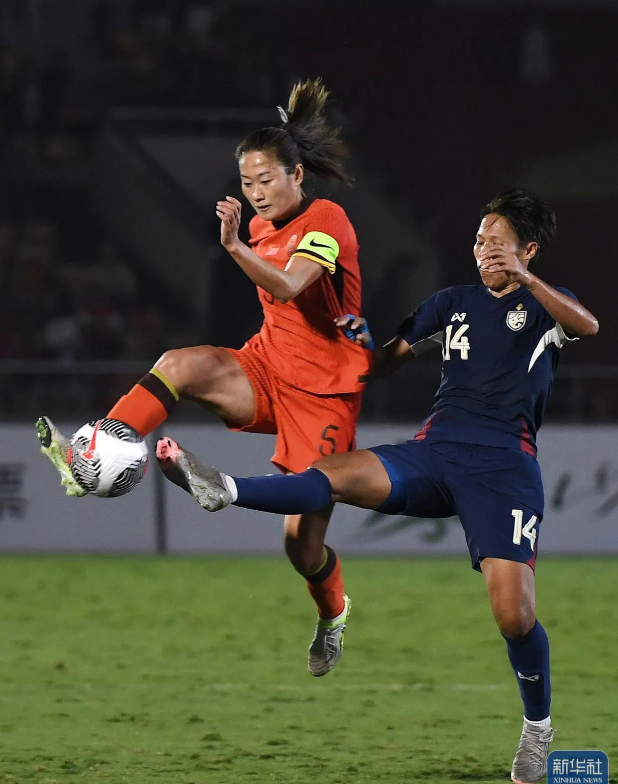 女足队员发挥出色，帮助球队晋级