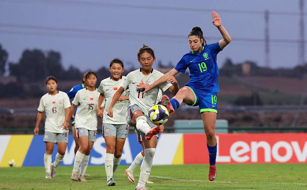 女足队员发挥出色，帮助球队晋级