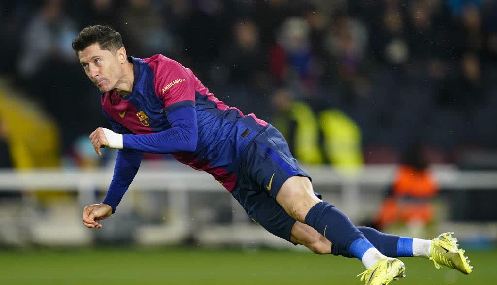 包含欧预赛比赛中球员个个斗志昂扬，拼尽全力的词条