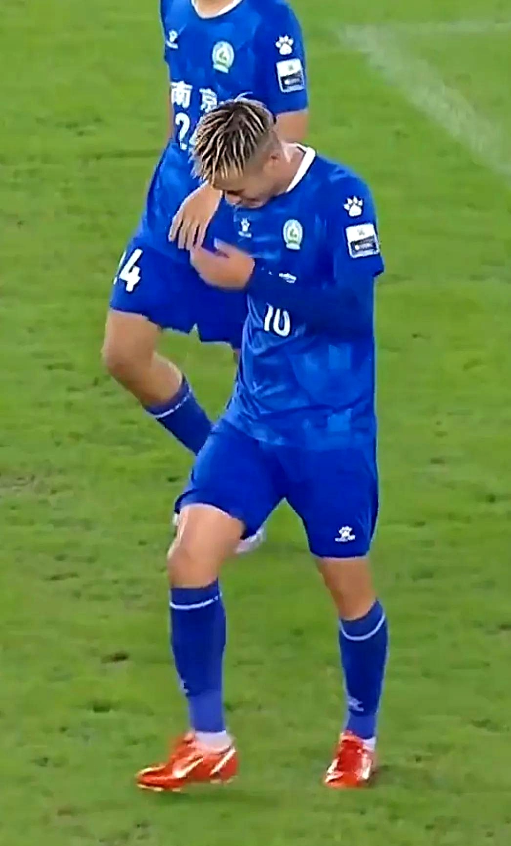 埃瓦尔在主场战平对手，保持不败