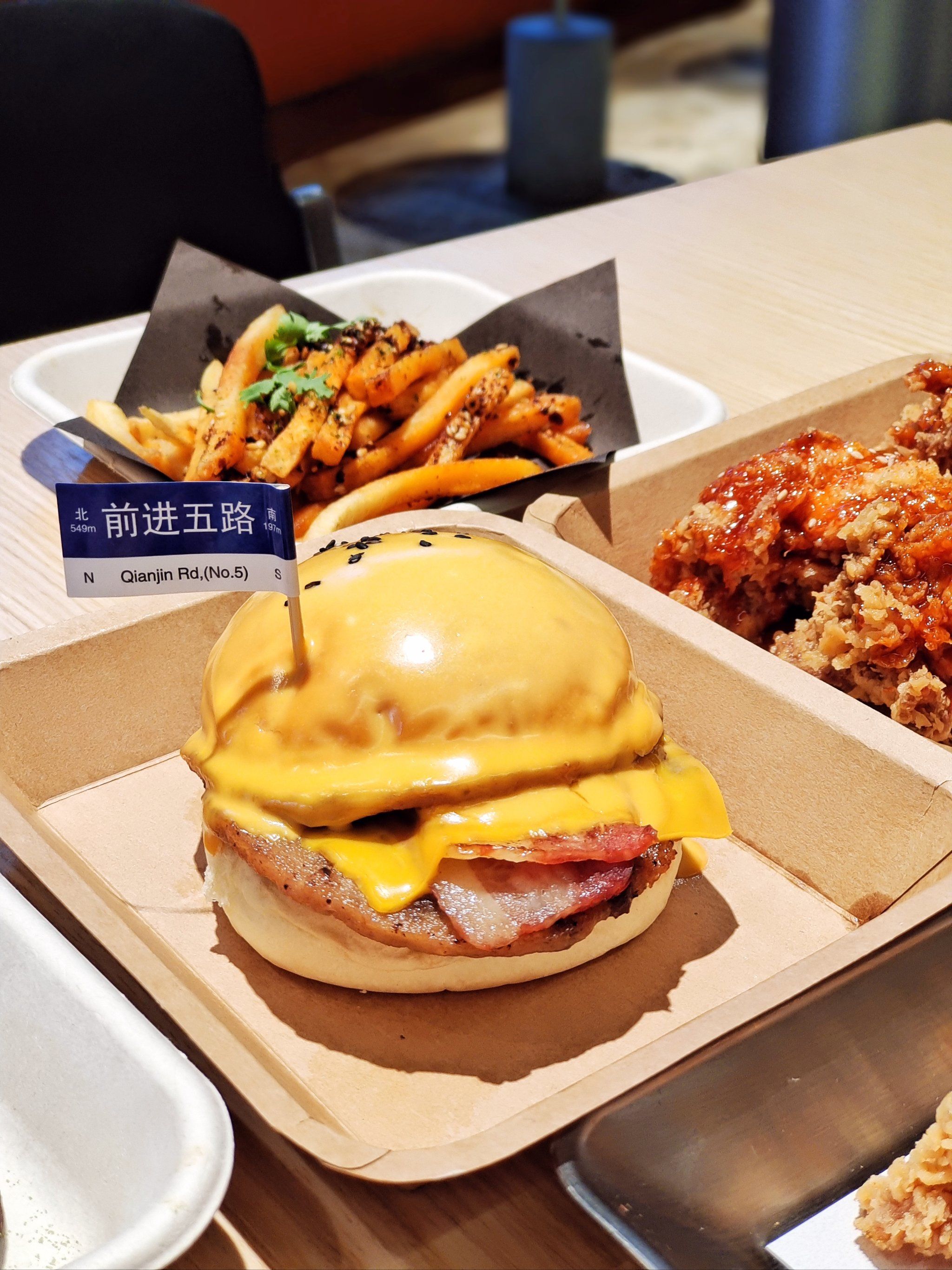 包含汉堡球队奋力向前,冲击升级路上咫尺之遥的词条 包含汉堡球队奋力向前,冲击升级路上咫尺之遥的词条