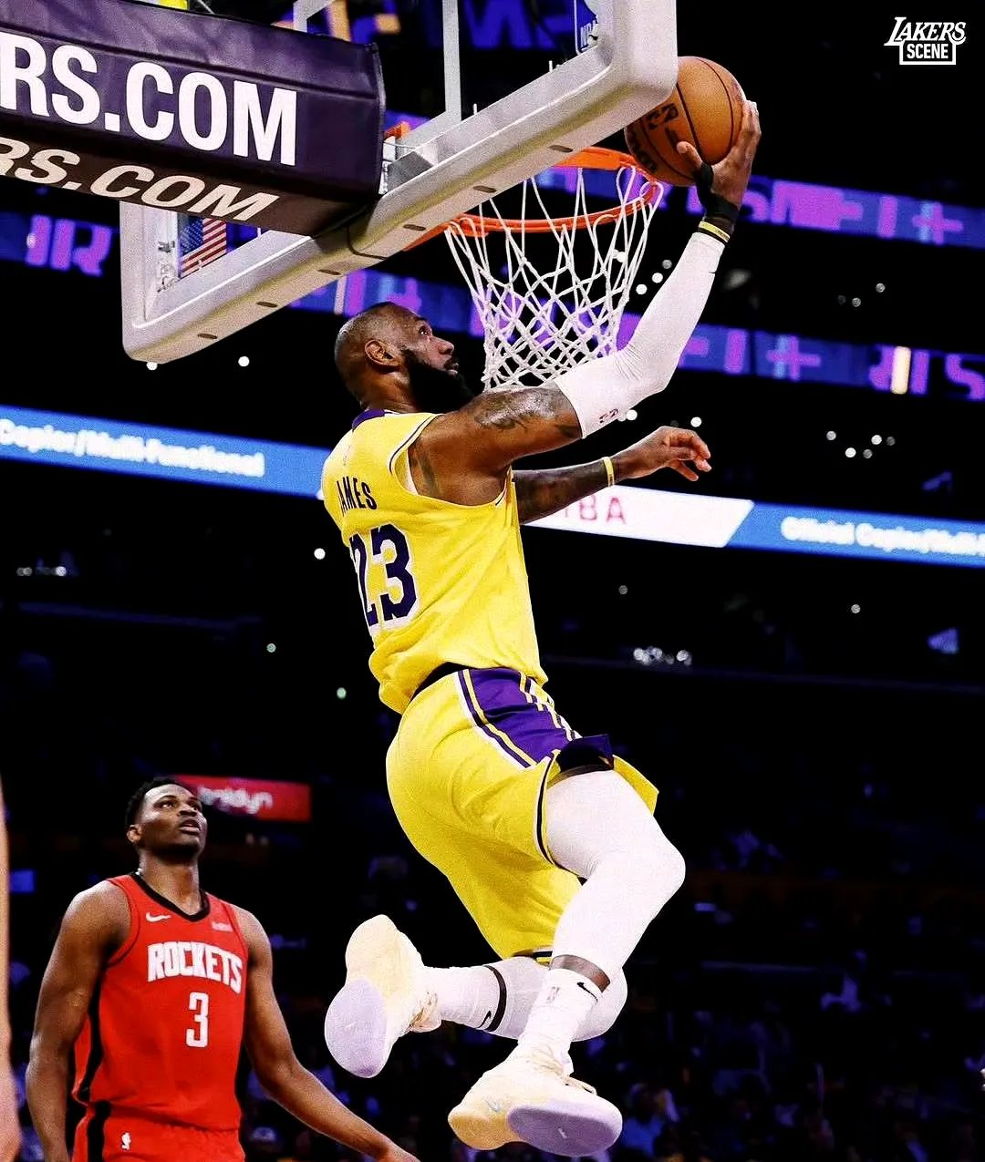 火箭碾压76人，詹姆斯刷新纪录